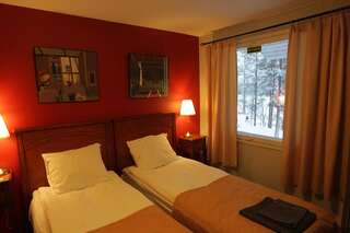 Отель Hotel Urkin Piilopirtti Pinsiö Двухместный номер с 1 кроватью или 2 отдельными кроватями-2