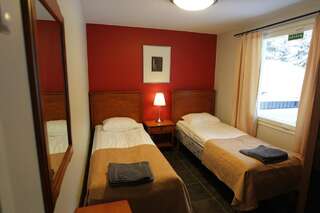 Отель Hotel Urkin Piilopirtti Pinsiö Двухместный номер с 1 кроватью или 2 отдельными кроватями и собственной ванной комнатой-2